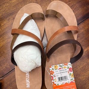 Muk Luk brown neutral sandal size 11 NWT